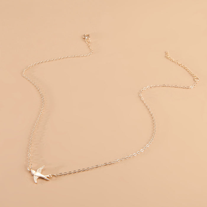 Alloy Bird Pendant Necklace Women Short Clavicle Chain