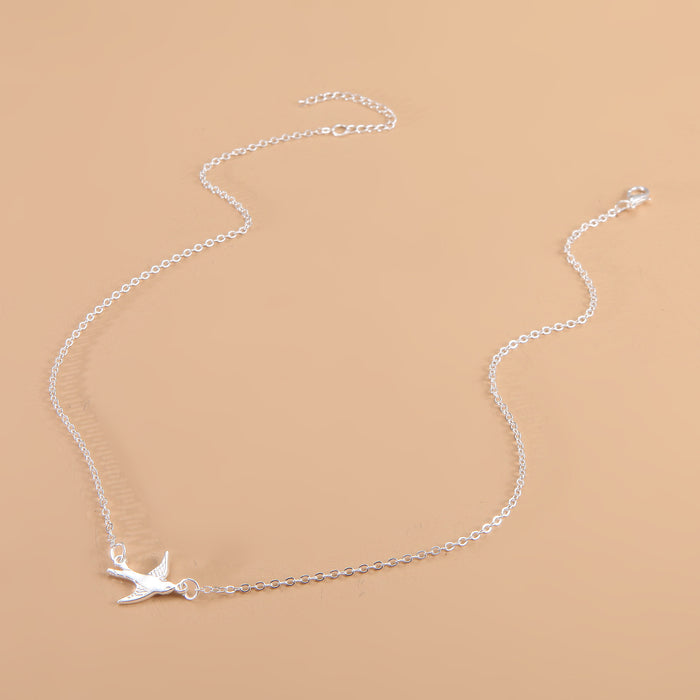 Alloy Bird Pendant Necklace Women Short Clavicle Chain