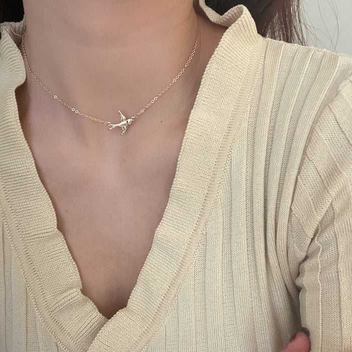 Alloy Bird Pendant Necklace Women Short Clavicle Chain