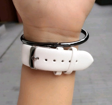 Fashion student couple watches