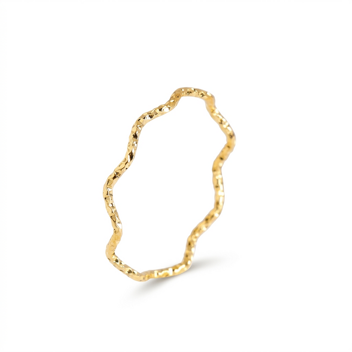 A delicate gold ring featuring a textured hammered finish and a continuous organic wave silhouette, isolated on a high-quality pure white background for MR BATZ.