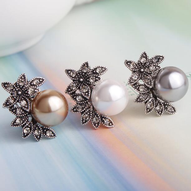 Leaf Shell Pearl Earrings