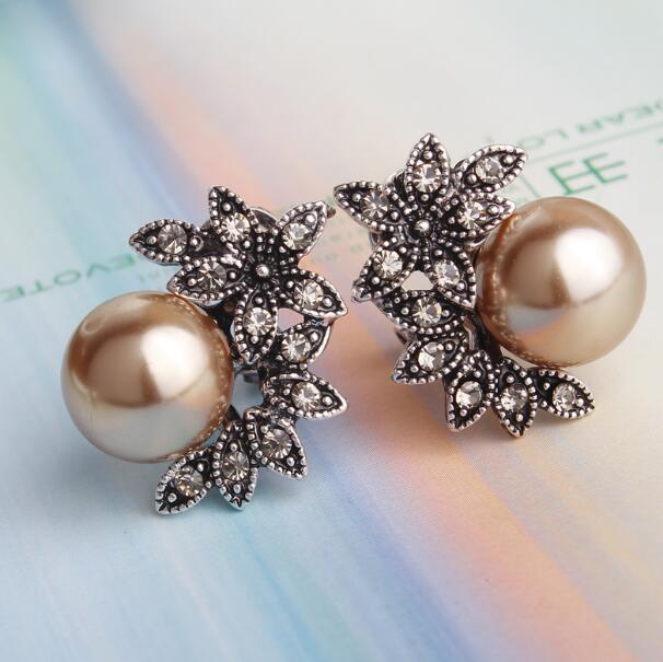 Leaf Shell Pearl Earrings