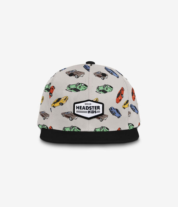 Children's cap with car pattern and 'HEADSTER KIDS' logo on a white background